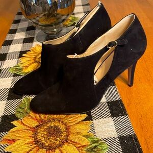 Gemeza Suede Ankle Shooties new in the box Nine West